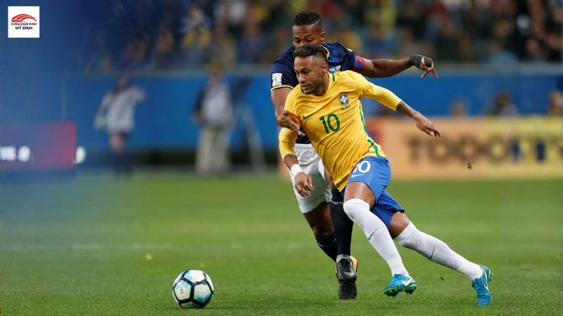 Neymar cũng là một trong những cầu thủ có kỹ thuật đá bóng qua người đỉnh cao