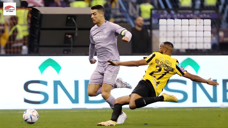 Cách lừa bóng qua người của Ronaldo tại AI-Nassr