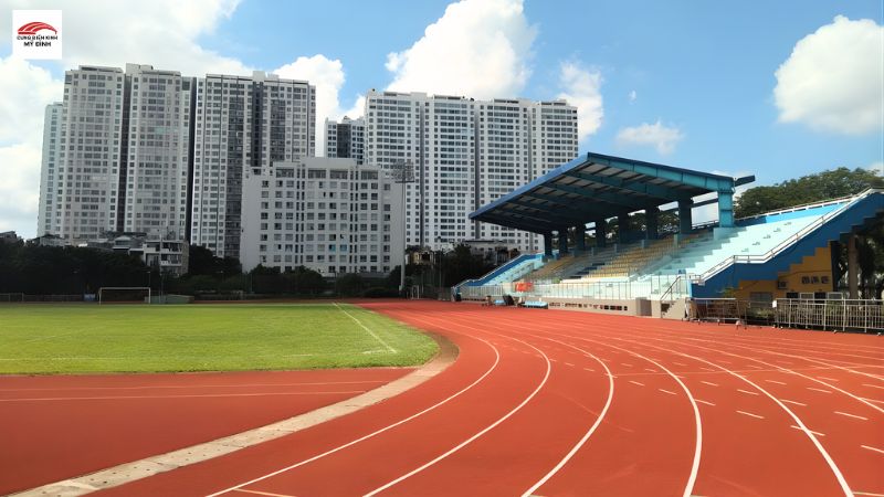 Đường chạy điền kinh của sân vận động quận 8