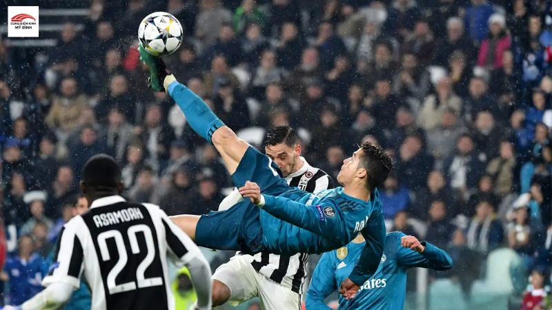 Kỹ thuật Bicycle Kick (Xe Đạp Chổng Ngược) của Cristiano Ronaldo