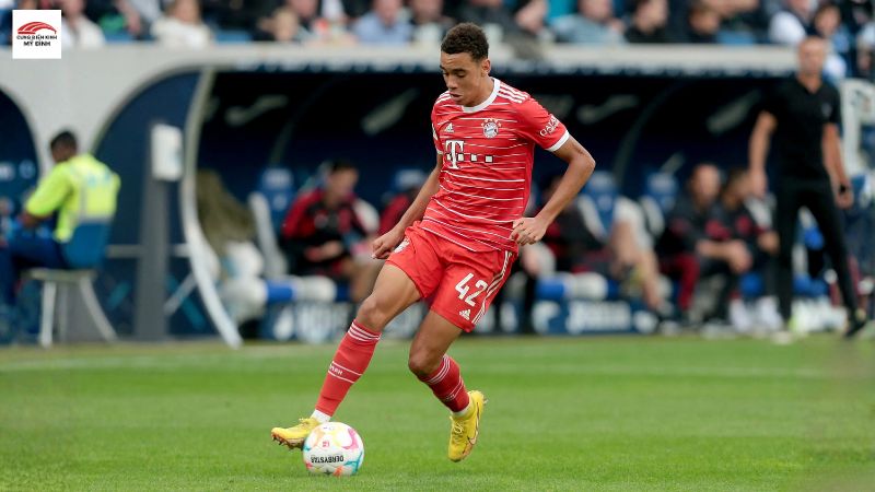 Phù thủy không gian hẹp - Jamal Musiala (Bayern Munich)